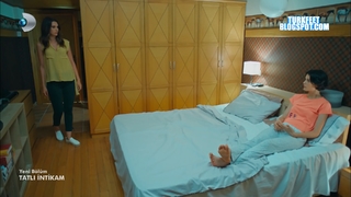 Büsra Develi feet photo 2
