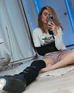 C.J. Perry Barnyashev feet photo thumbnail