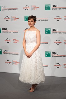 Cailee Spaeny feet photo thumbnail
