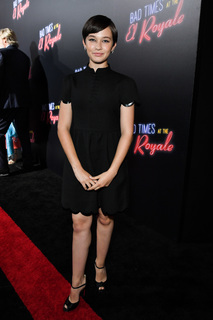 Cailee Spaeny feet photo thumbnail