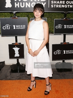 Cailee Spaeny feet photo thumbnail