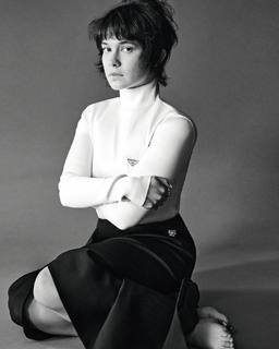 Cailee Spaeny feet photo thumbnail