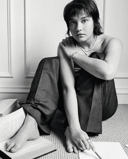 Cailee Spaeny feet photo thumbnail