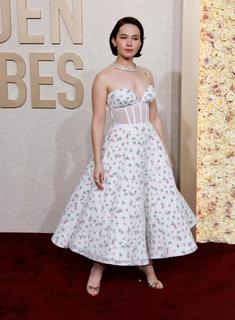 Cailee Spaeny feet photo thumbnail