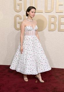 Cailee Spaeny feet photo thumbnail