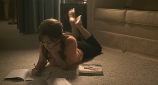 Cailee Spaeny feet photo thumbnail