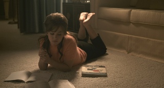 Cailee Spaeny feet photo thumbnail