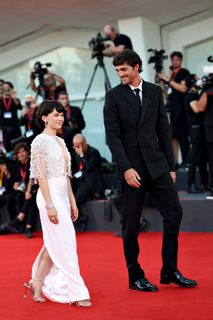 Cailee Spaeny feet photo thumbnail