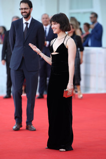 Cailee Spaeny feet photo thumbnail