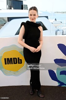 Cailee Spaeny feet photo thumbnail