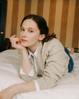 Cailee Spaeny feet photo thumbnail