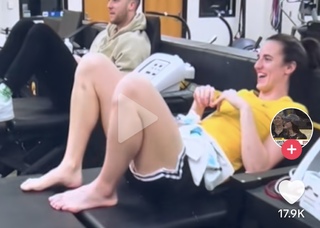 Caitlin Clark feet photo thumbnail