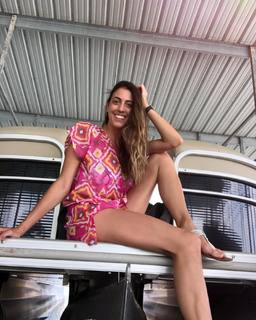 Caitlin Dechelle feet photo 7