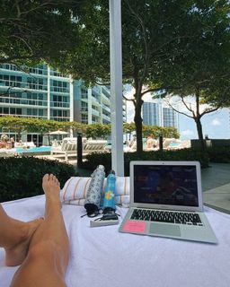 Caitlin Dechelle feet photo 7