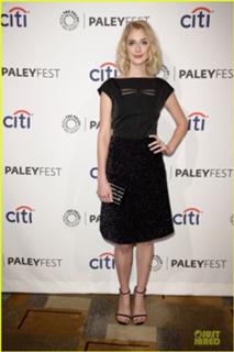 Caitlin FitzGerald feet photo thumbnail