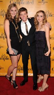 Caitlin FitzGerald feet photo thumbnail