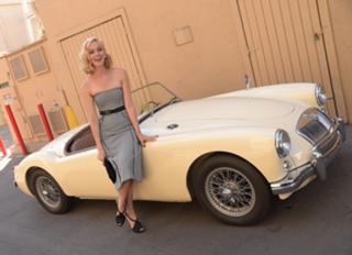 Caitlin FitzGerald feet photo thumbnail