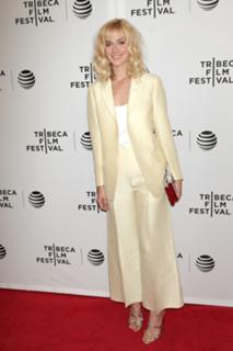 Caitlin FitzGerald feet photo thumbnail