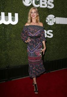 Caitlin FitzGerald feet photo thumbnail