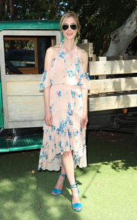 Caitlin FitzGerald feet photo thumbnail