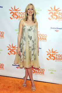Caitlin FitzGerald feet photo thumbnail