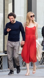 Caitlin FitzGerald feet photo thumbnail