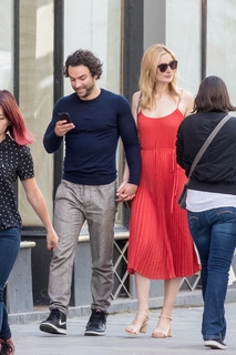 Caitlin FitzGerald feet photo thumbnail