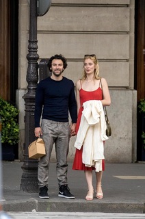 Caitlin FitzGerald feet photo thumbnail