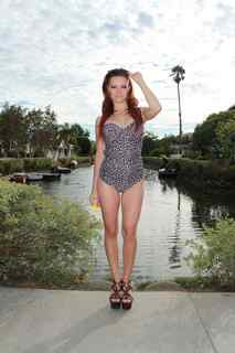 Caitlin O'Connor feet photo 8