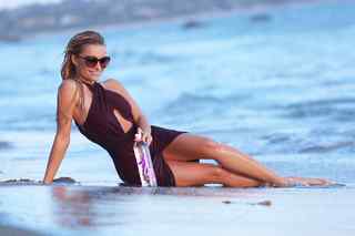 Caitlin O'Connor feet photo 9
