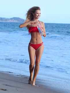Caitlin O'Connor feet photo 8