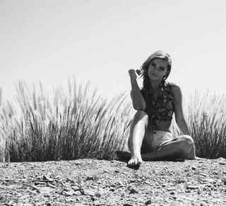 Caitlin O'Connor feet photo 10