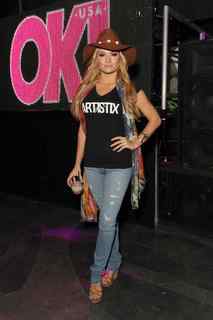 Caitlin O'Connor feet photo 8