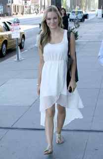 Caitlin O'Connor feet photo 3