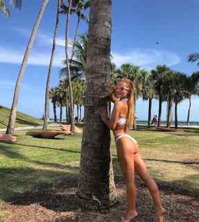 Caitlin O'Connor feet photo 9