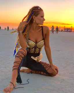 Caitlin O'Connor feet photo 1