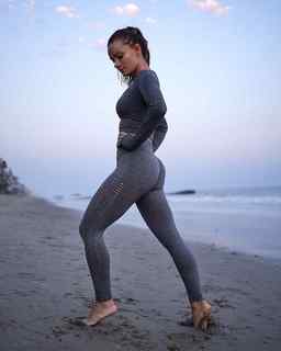 Caitlin O'Connor feet photo 5