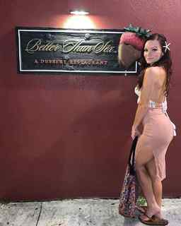 Caitlin O'Connor feet photo 17