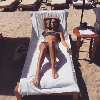 Caitlin Stasey feet photo thumbnail