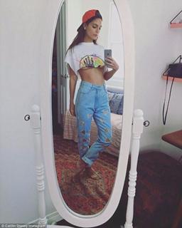 Caitlin Stasey feet photo thumbnail