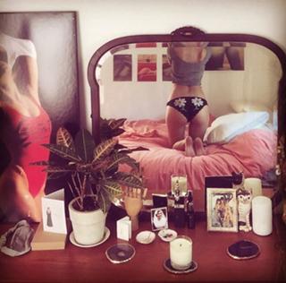 Caitlin Stasey feet photo thumbnail