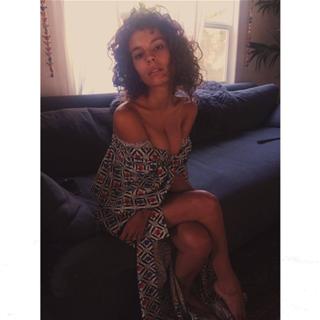 Caitlin Stasey feet photo thumbnail