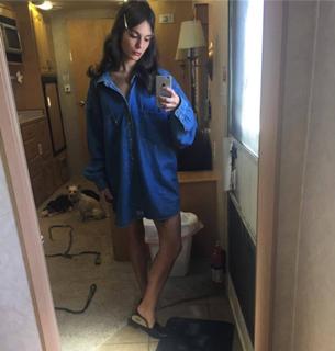 Caitlin Stasey feet photo thumbnail