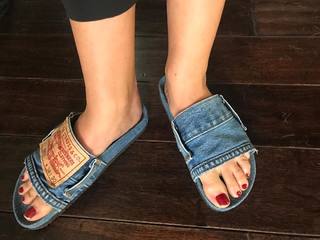 Caitlin Stasey feet photo thumbnail