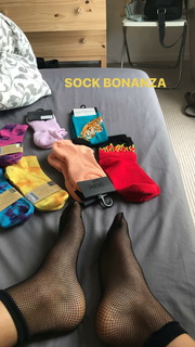 Caitlin Stasey feet photo thumbnail