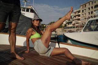 Caitlin Stasey feet photo thumbnail