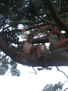 Caitlin Stasey feet photo thumbnail