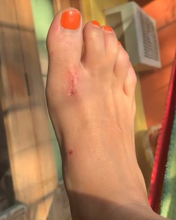 Caitlin Stasey feet photo thumbnail