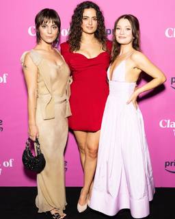 Caitlin Stasey feet photo thumbnail