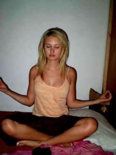 Caitlin Thompson feet photo 2